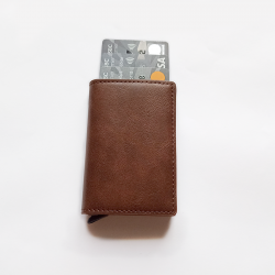 Billetera Empyrean de cuero ecológico con gatillo y protección RFID - Coffee